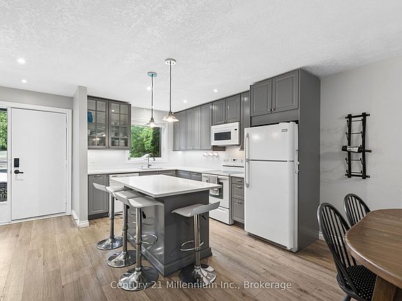 4th image of 156 Escarpment Cres