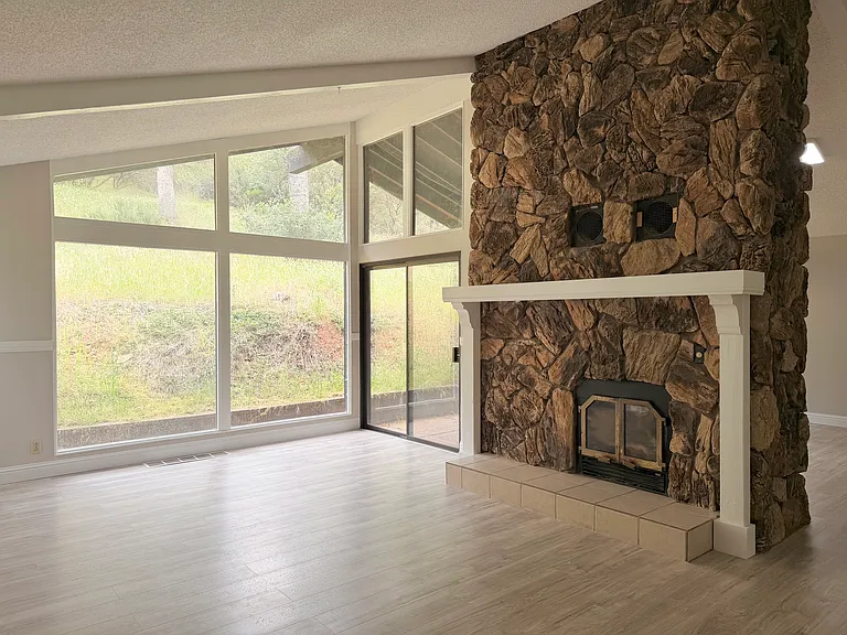 2401 Oakvale Dr — Photo 6