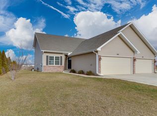 300 Burcham Dr, Le Roy, IL 61752