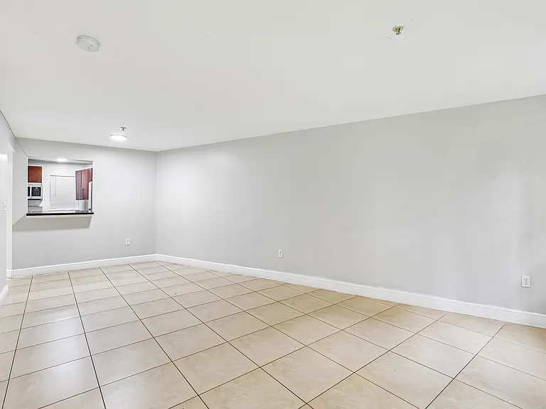 The Oaks Condominium — Photo 29