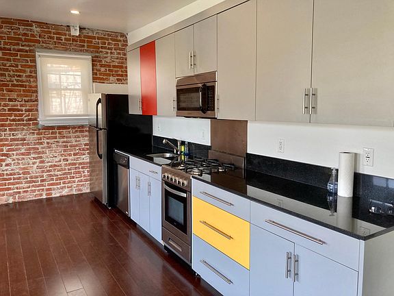4th image of 1234 N Formosa Ave #11