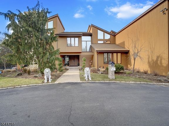 2nd image of 27 Sandalwood Dr