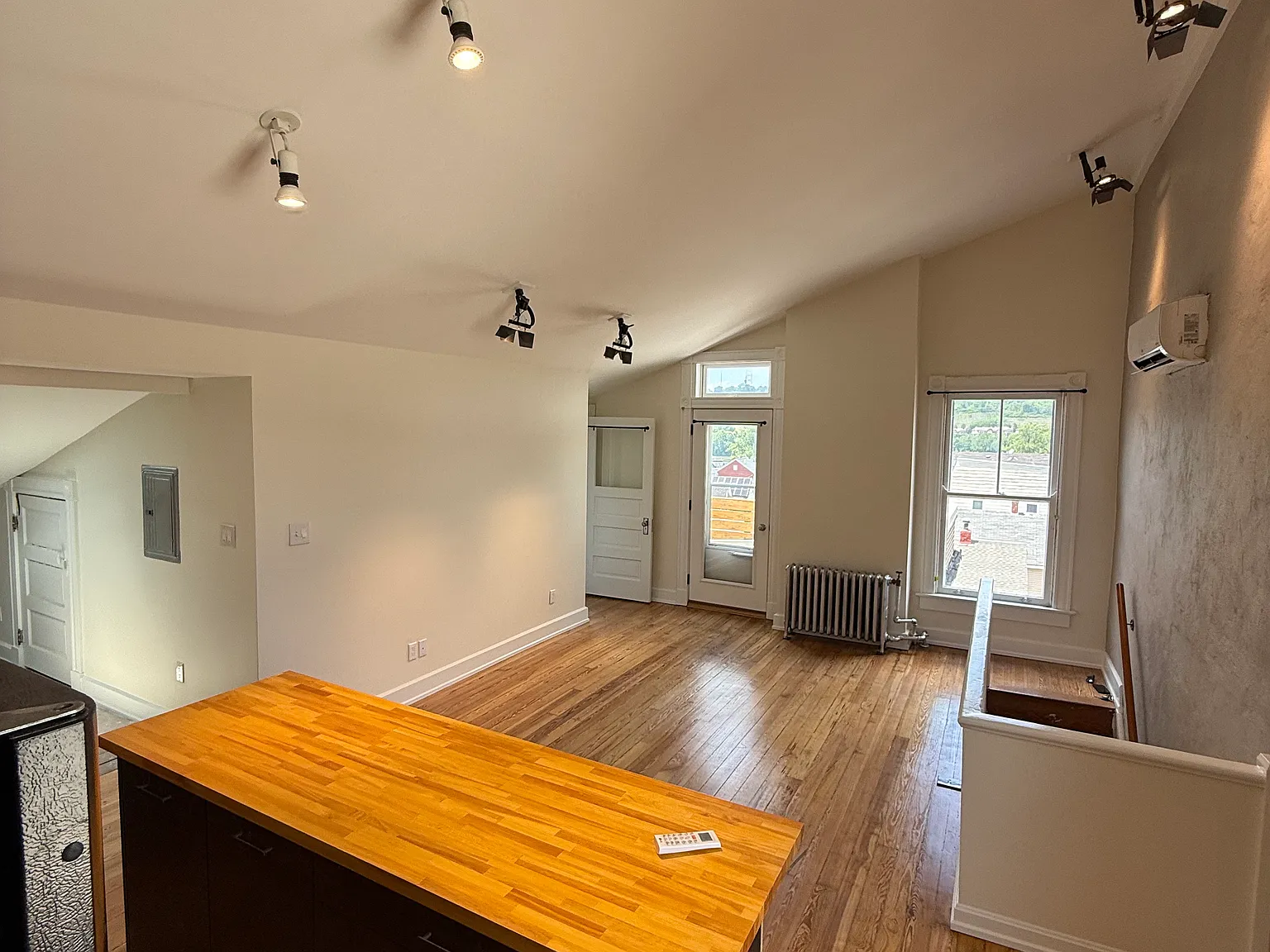 2 bed, 900 sqft, $1,800 — Photo 4