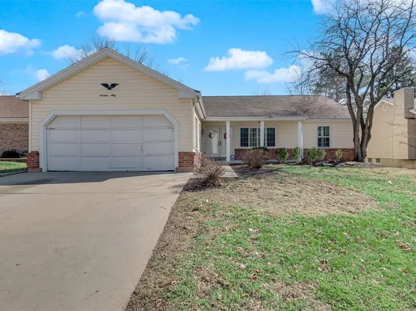 1960 Rule Ave, Maryland Heights, MO 63043