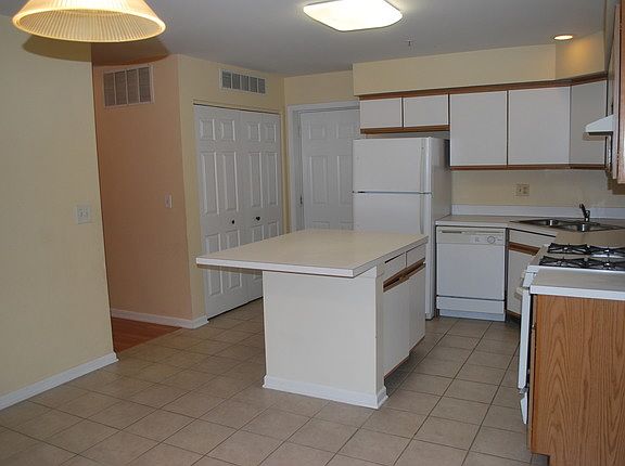5th image of 1127 Orleans Dr #1127