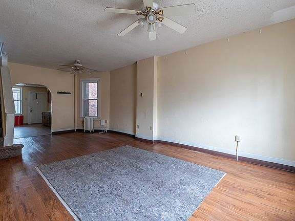 4th image of 36 Meyers Ct