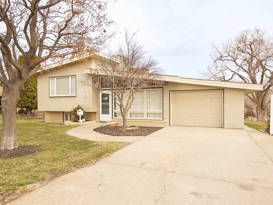 1st image of 1015 Country Club Dr