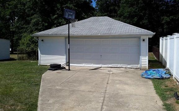 2nd image of 5952 Glenwood Ave