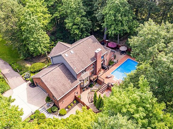 2nd image of 125 Southbend Ct