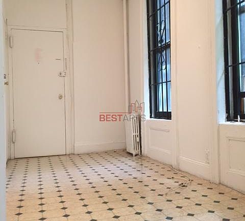 3rd image of 310 E 6th St APT 15