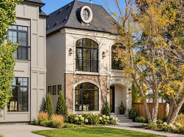 1610 S 49th Ave SW, Calgary, AB T2T 2T8