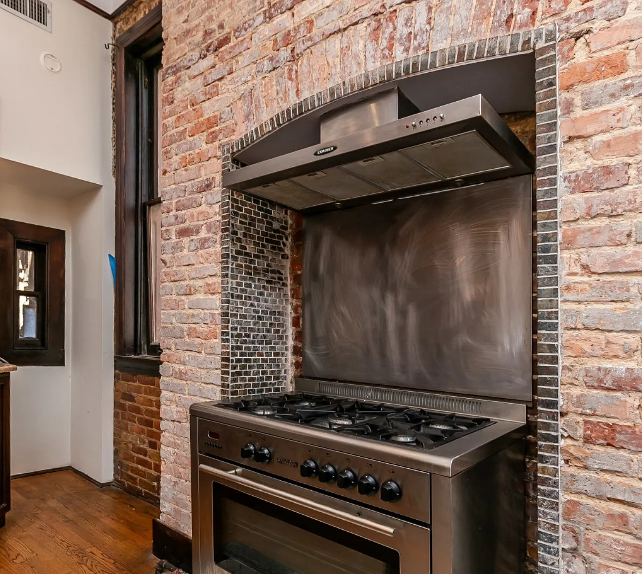 6 bed, 4.5 bath, 3000 sqft, $850 — Photo 4