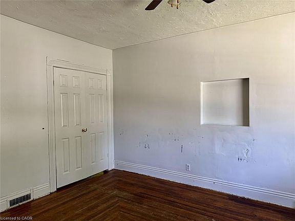 3rd image of 54 Ellis St