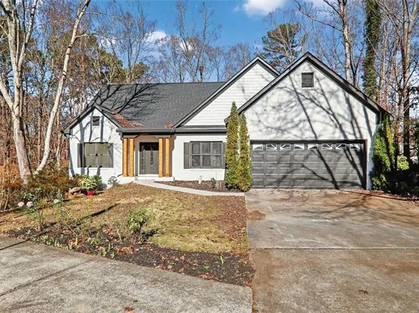 2117 Whitfield Ln, Lawrenceville, GA 30043