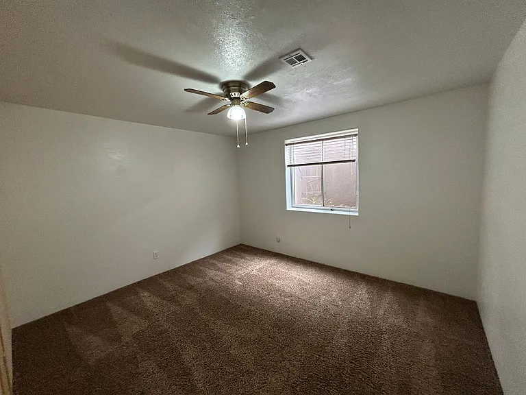 125 E 300 N — Photo 30