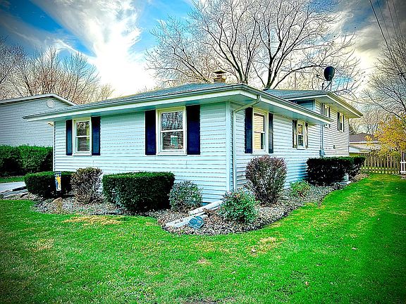 2nd image of 9624 Cypress Ave