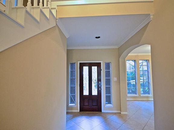 2nd image of 15402 Amesbury Ln