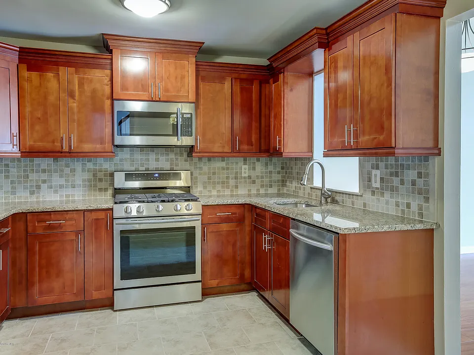 92 Tulip Ln