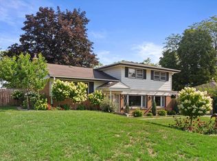 5520 W Luebbe Ln, Milwaukee, WI 53223