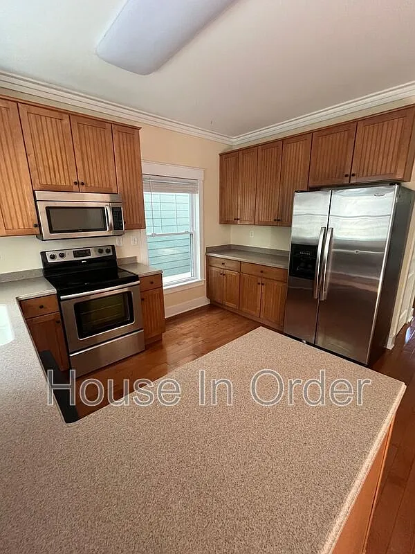 3 bed, 3.0 bath, $2,295 — Photo 2