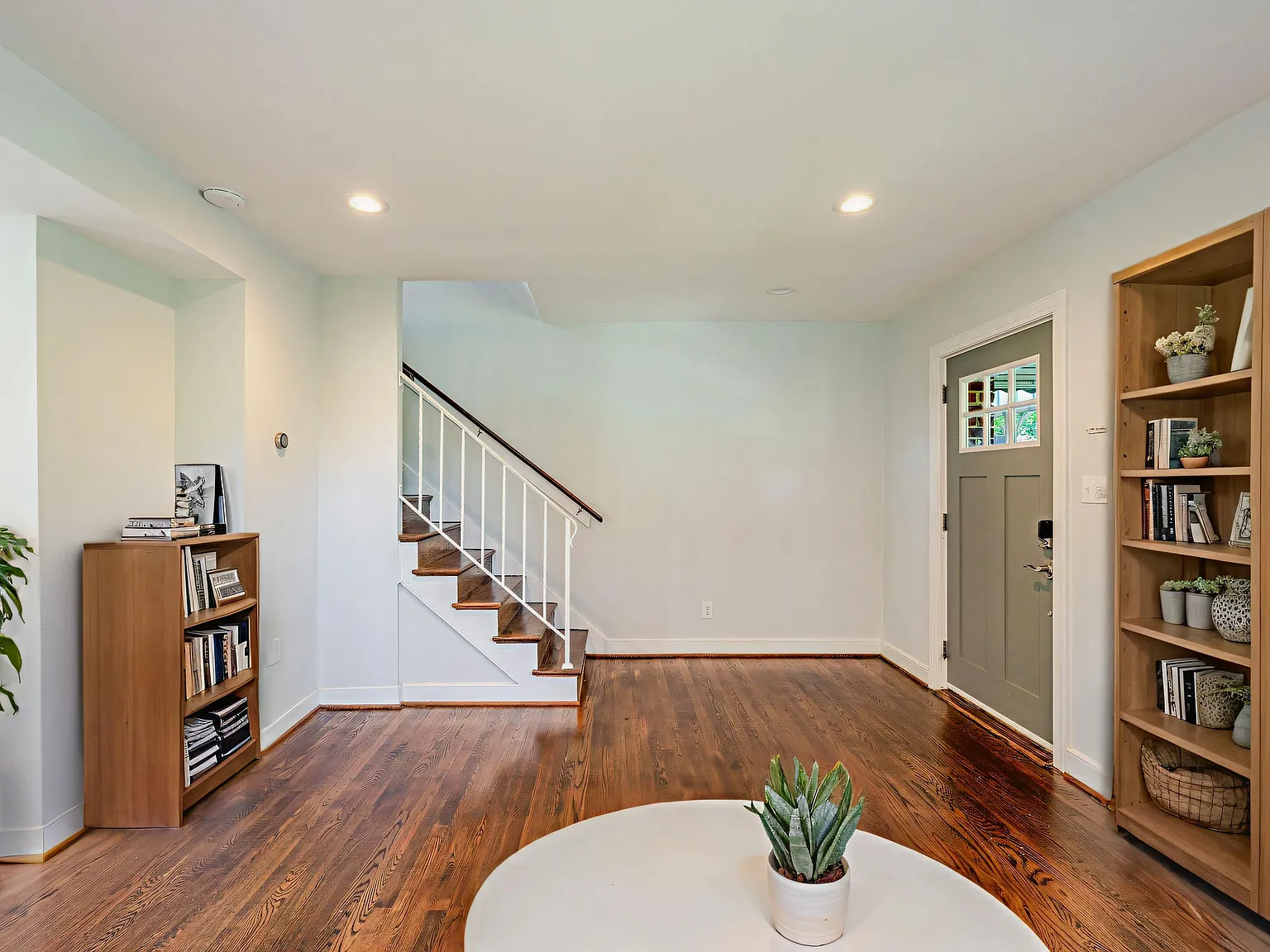 3 bed, 1400 sqft, $3,395 — Photo 2