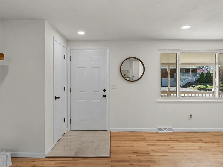 28 Misty Springs Cir — Photo 5
