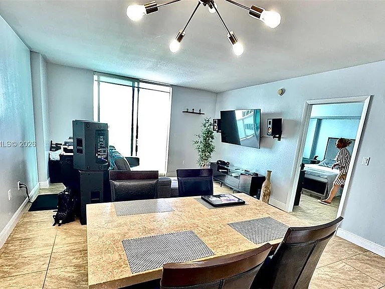 1800 N Bayshore Dr #1906 — Photo 8