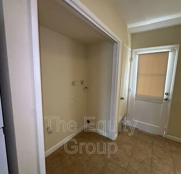 1140 W Tulare Ave #C — Photo 7