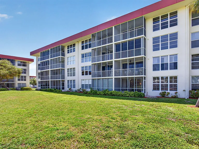 3150 NE 48th Ct #104 — Photo 35