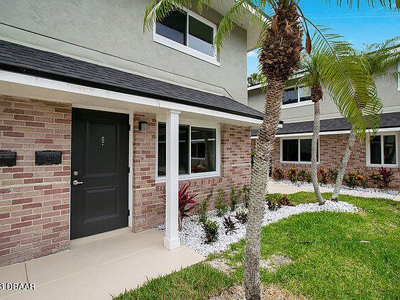 3rd image of 2322 S Palmetto Ave