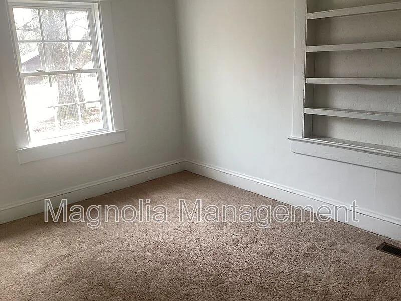 3 bed, 1.0 bath, $935 — Photo 4