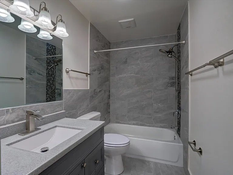 1906 Lake Point Dr #3 — Photo 10