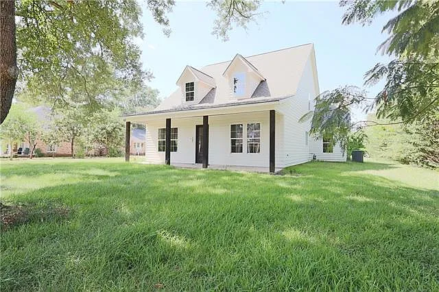 4 bed, 2.0 bath, 3025 sqft, $2,750 — Photo 2