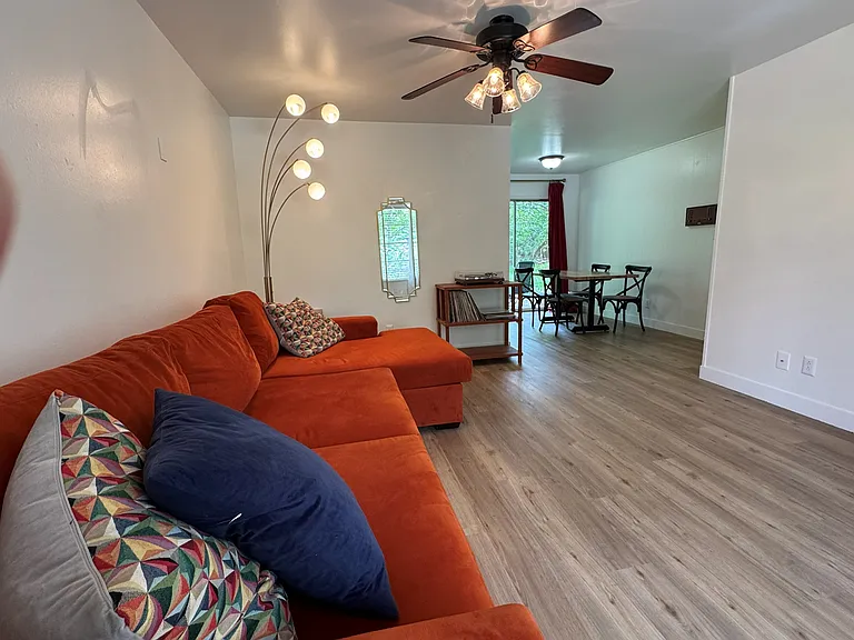 904 Aurora Cir — Photo 3