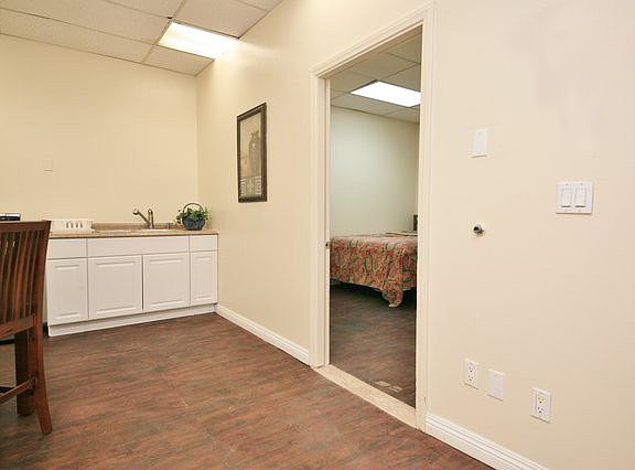 2nd image of 6309 Van Nuys Blvd Ste 110