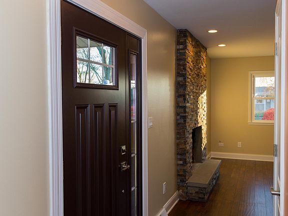 5th image of 413 Princeton Dr