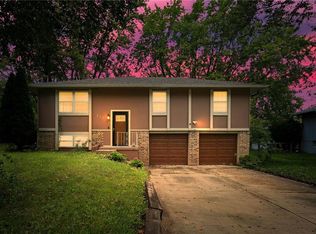 317 SW Shamrock Pl, Blue Springs, MO 64014