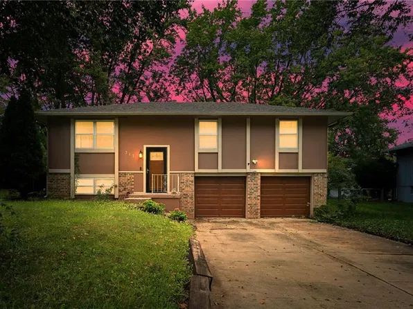 317 SW Shamrock Pl, Blue Springs, MO 64014