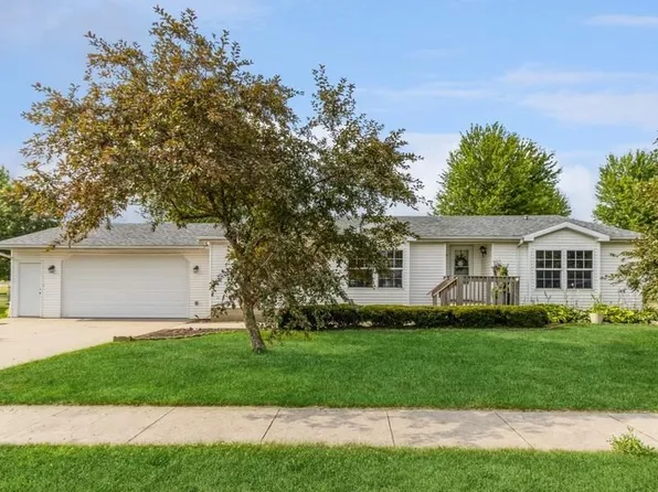 825 W Miller St, Marengo, IA 52301