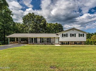 319 Woodland Dr, Harriman, TN 37748