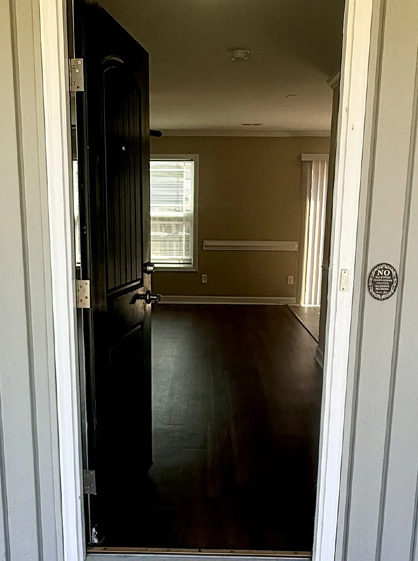3 bed, 2.5 bath, 1429 sqft, $1,700 — Photo 2