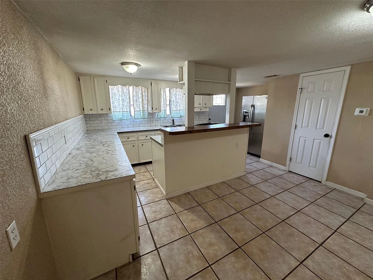 2 bed, 1.5 bath, 1156 sqft, $1,400 — Photo 4
