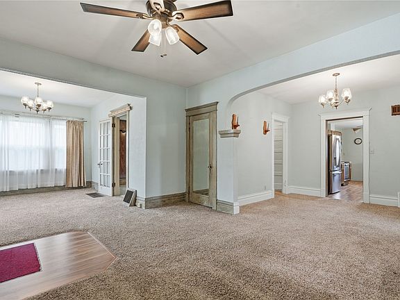 4th image of 215 Main St