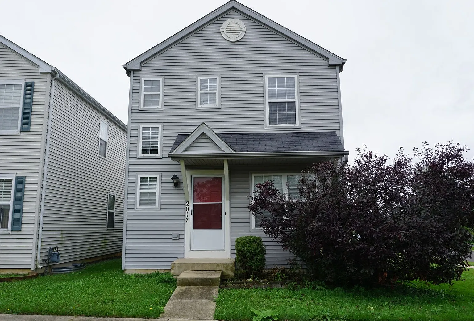 3 bedrooms,1.5 baths, 2 car detached garage and a full basement. — Photo 1