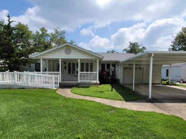 1202 N Franklin St, Salem, IL 62881