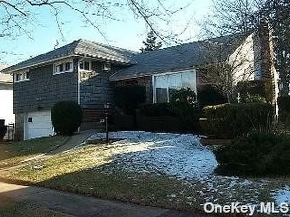 32 Norton Dr, Roosevelt, NY 11575