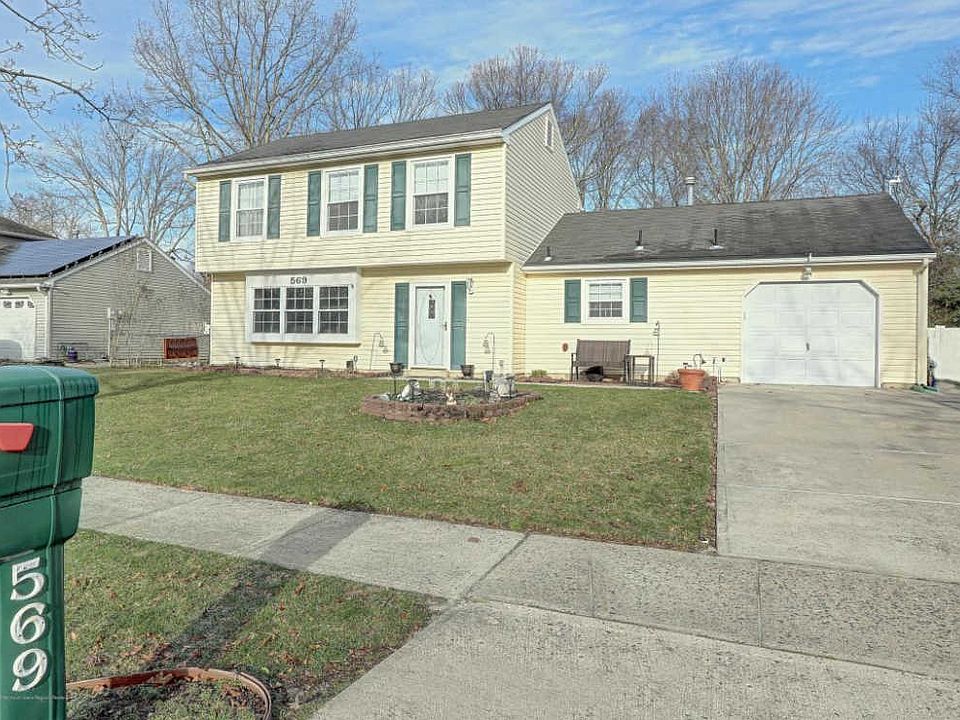 1st image of 569 Leawood Ave