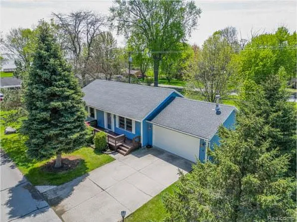 3484 Lakeshore Dr, Monroe, MI 48162