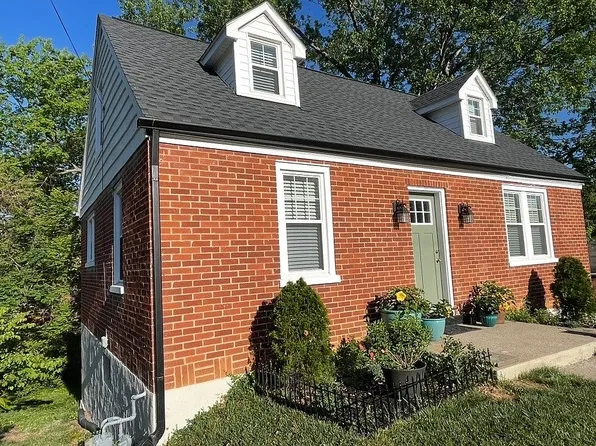 958 Donaghe St, Staunton, VA 24401