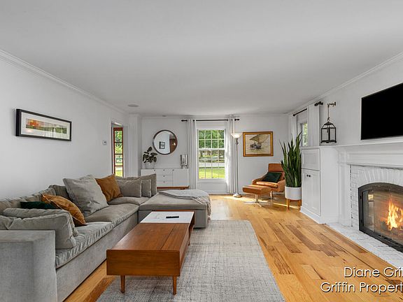 5th image of 449 Edgemere Dr SE
